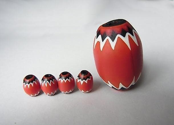 ★X1501★ヴェネチアン（A13）5層　芯青　ガラスビーズ　レッドシェブロン