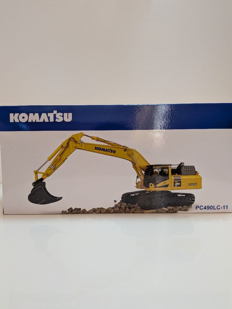 ミニカー Komatsu PC490LC-11 Univrsal Hobbies 1/50