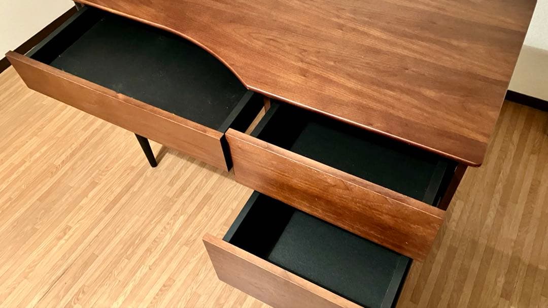 L*m様 カリモク風デスク 机 ニトリ