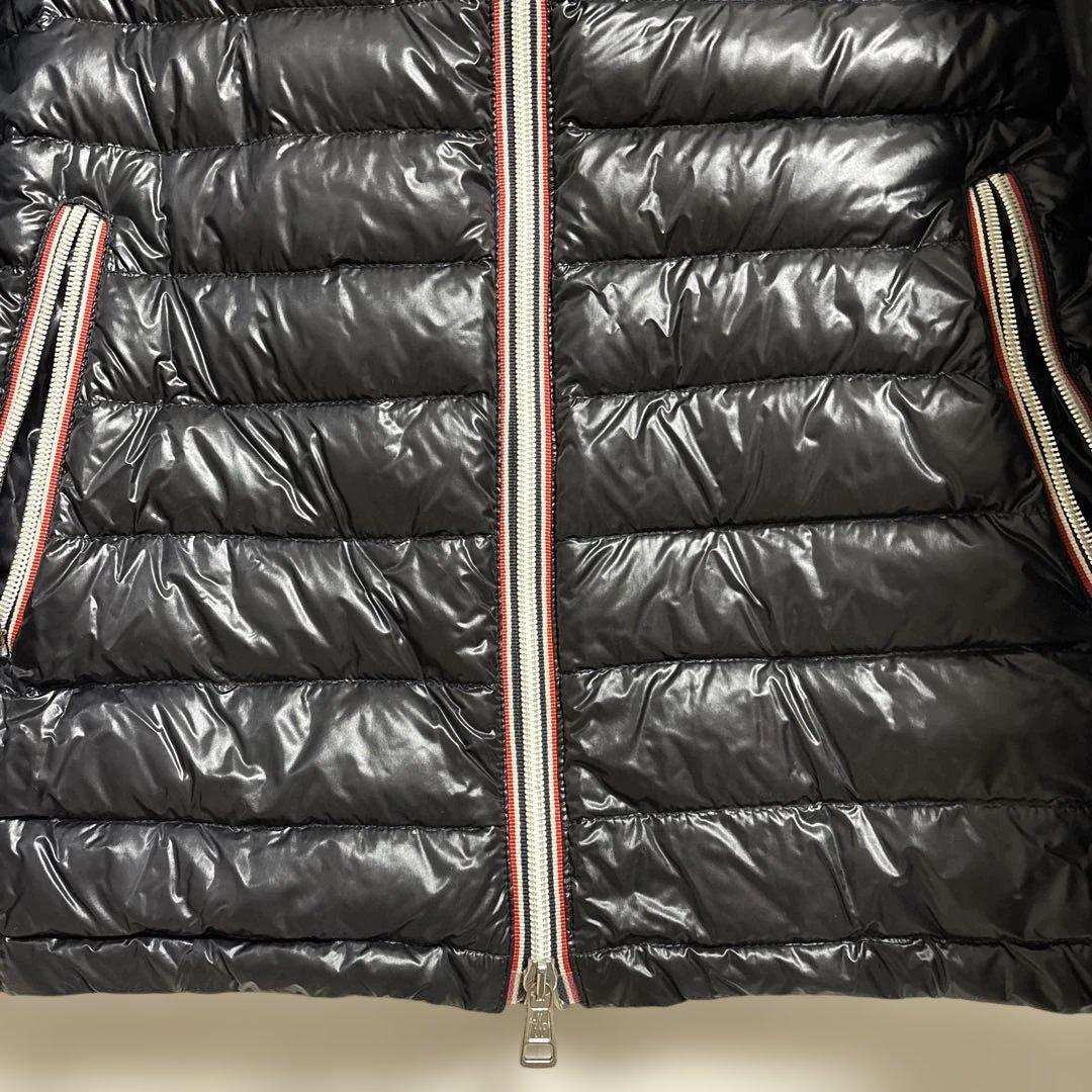 MONCLER ブラック ダウンジャケット