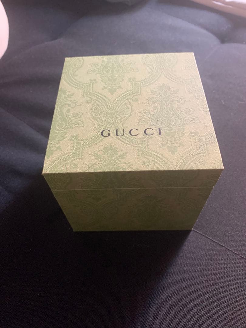 GUCCI ホワイトラバーベルト 時計