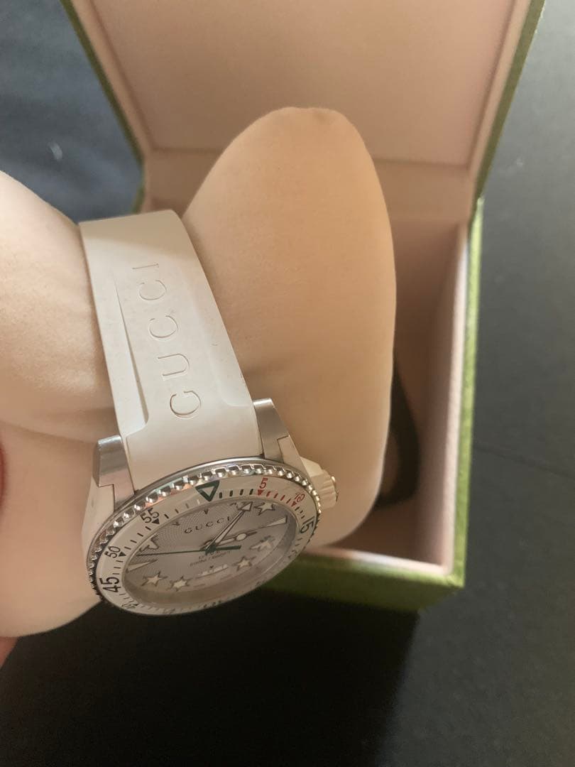 GUCCI ホワイトラバーベルト 時計