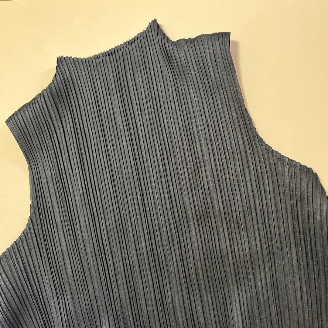 プリーツプリーズLAMPSHADE 黒トップス