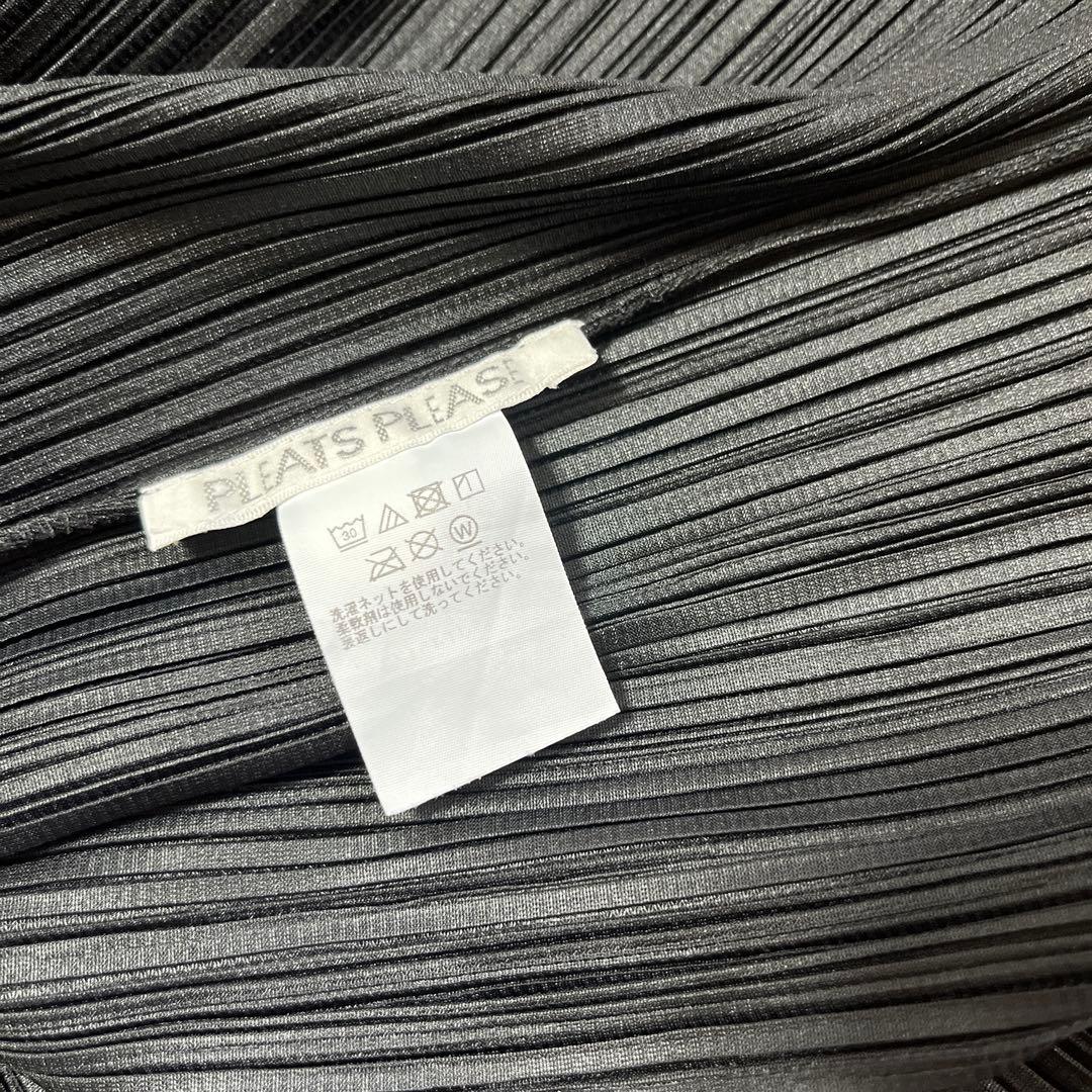 プリーツプリーズLAMPSHADE 黒トップス