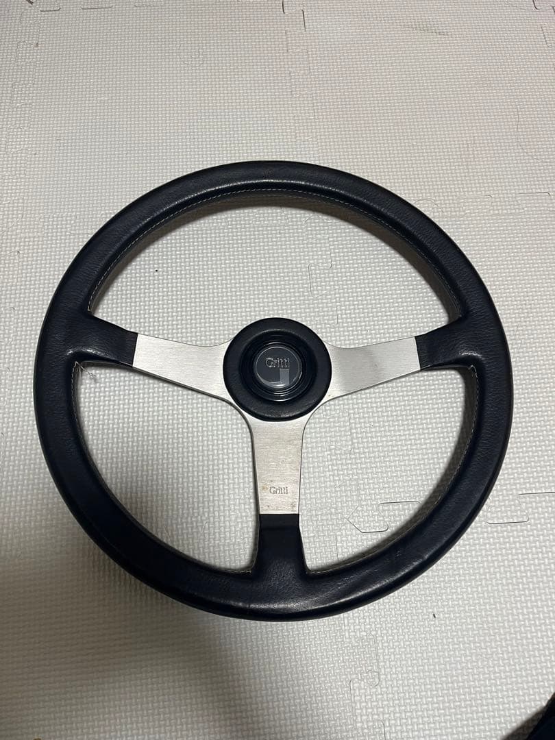 希少momo Gritti ステアリングホイール 3スポーク36π？