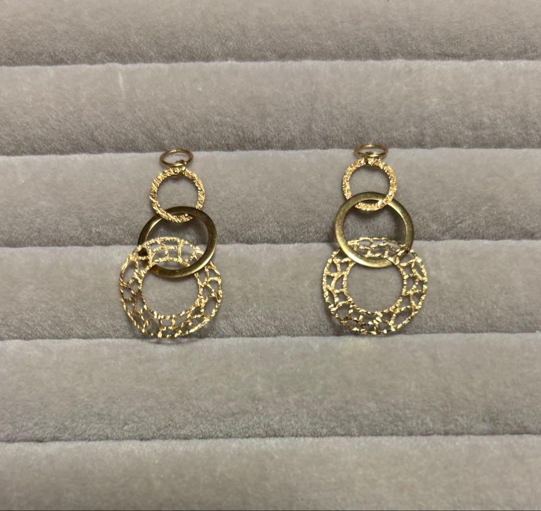 GSTV K18YG 3連リングチャーム約0.94g