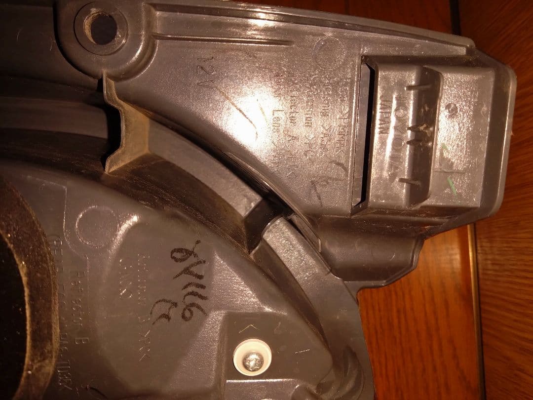 トヨタ　ハイエース　純正　テールランプ