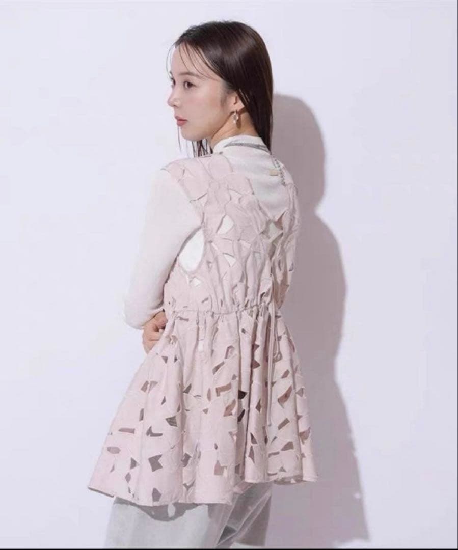 新品 カットワーク チュニック ピンクベージュ レース