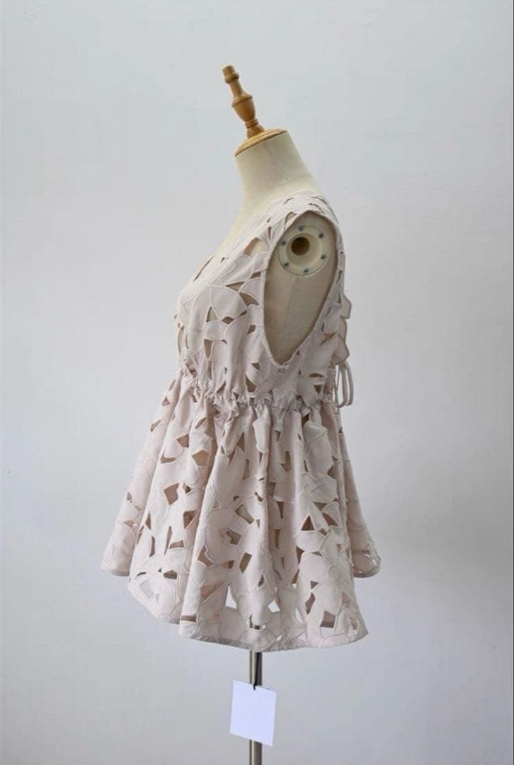 新品 カットワーク チュニック ピンクベージュ レース