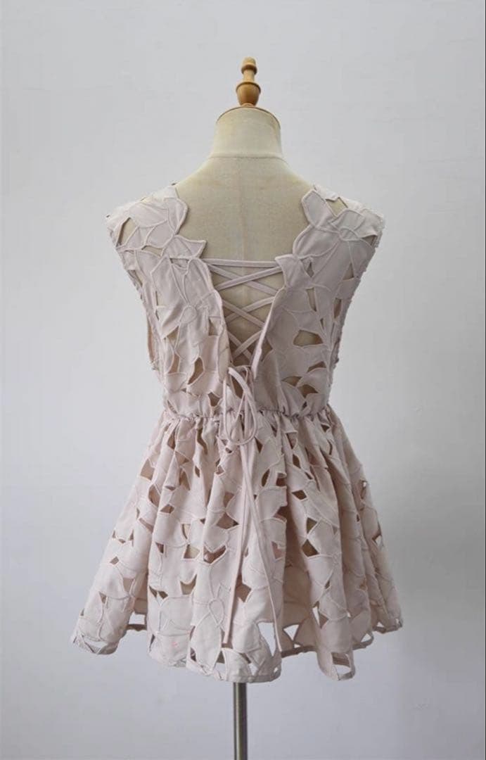 新品 カットワーク チュニック ピンクベージュ レース