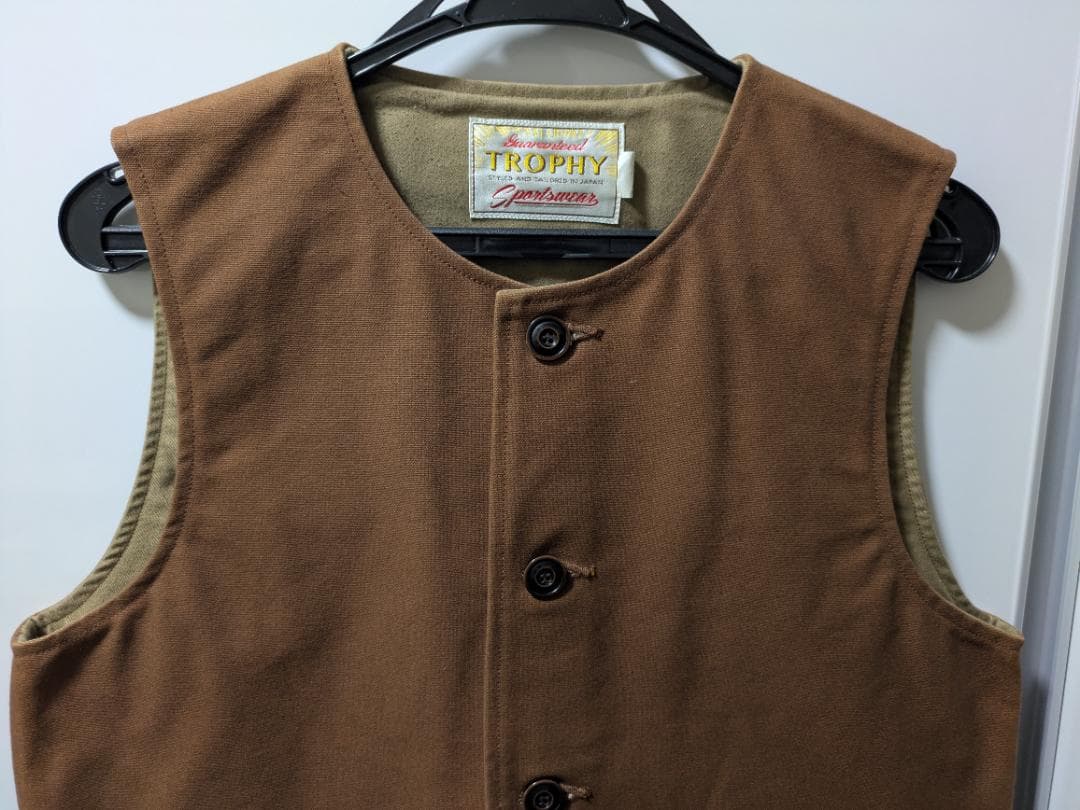 trophy clothing トロフィークロージング ベスト　ブラウン