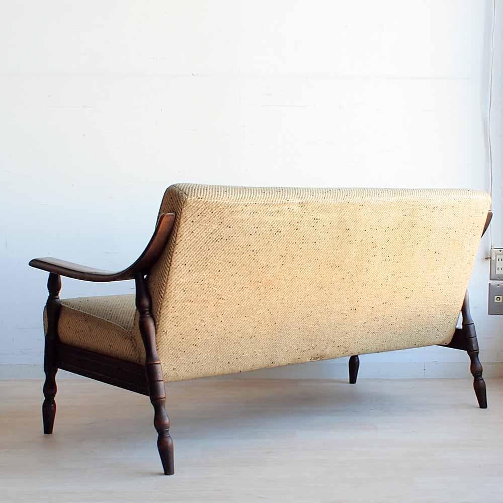 オールドカリモク 2人掛けソファ アームチェア 木肘 ビンテージ ZR24194