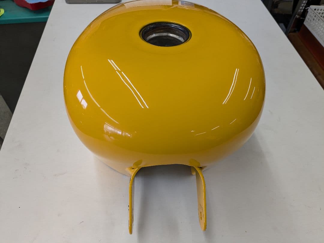 ハーレーXL スポーツスター系タンク　 Forty-Eight タンク イエロー