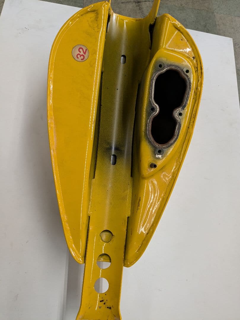 ハーレーXL スポーツスター系タンク　 Forty-Eight タンク イエロー