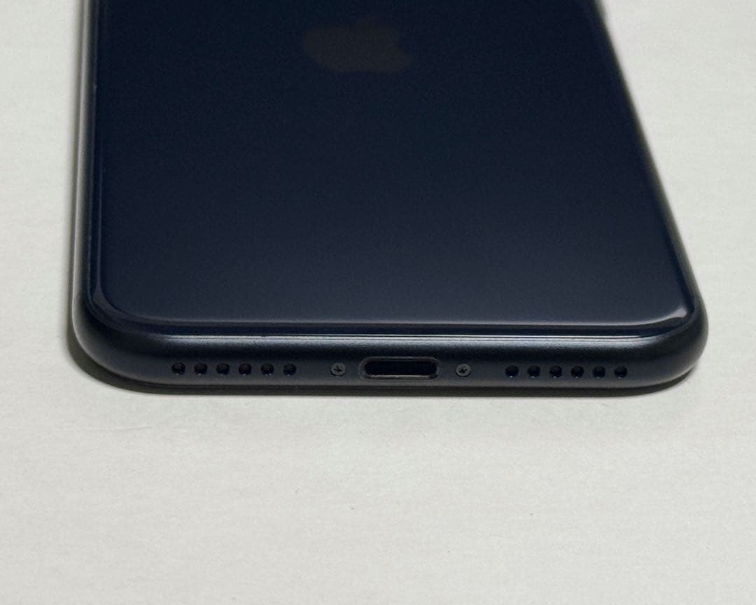 美品　2024年9月購入品　バッテリー100％　iPhone SE 3 64GB