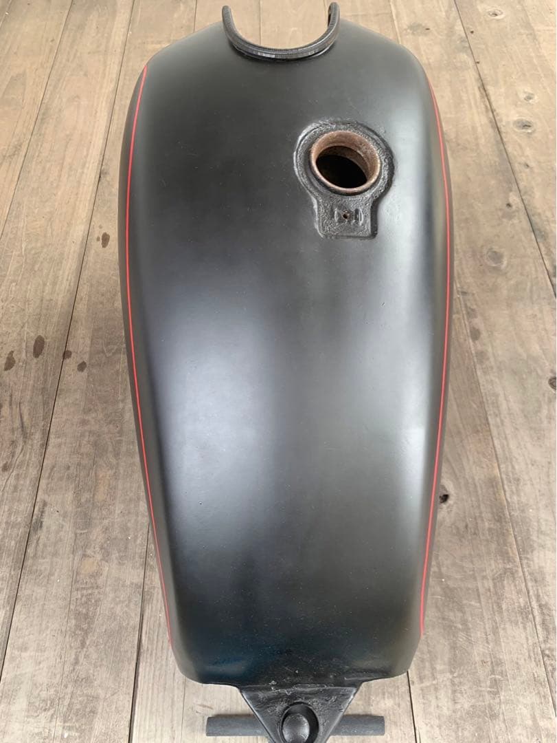SR400用チョップタンク 黒 赤ライン