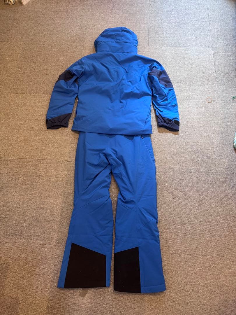 ☆新品☆スキーウェアー上下(L) 2024-2025モデルDESCENTE
