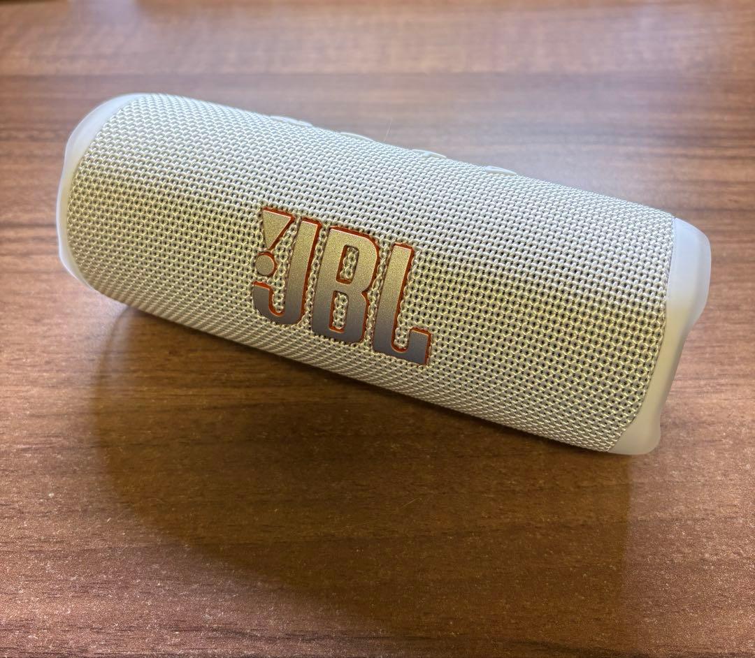 JBL FLIP6 ホワイト　ワイヤレススピーカー