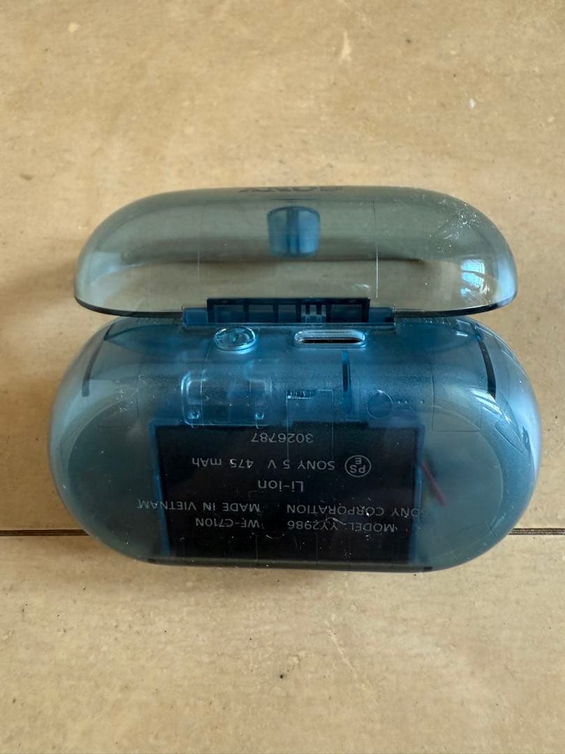 美品　クリアブルー ワイヤレスイヤホン 充電ケース付き