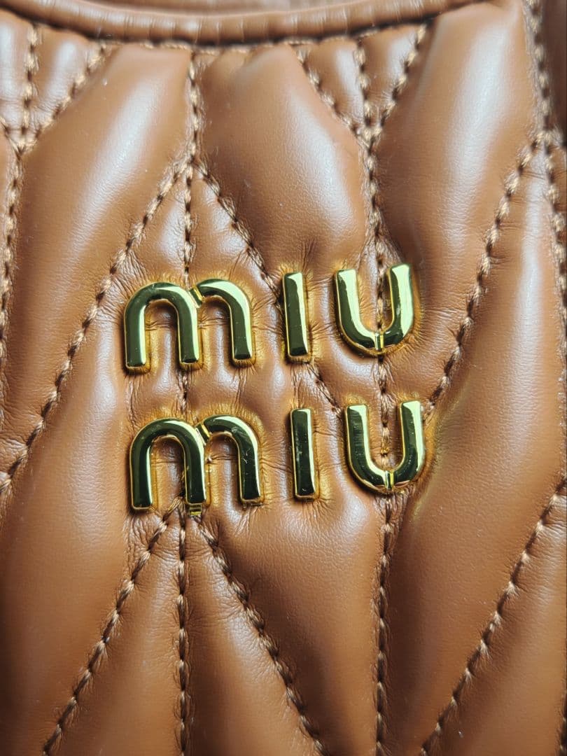 MIUMIU ブラウン レザーギャザーバッグ ロゴ入り 美品