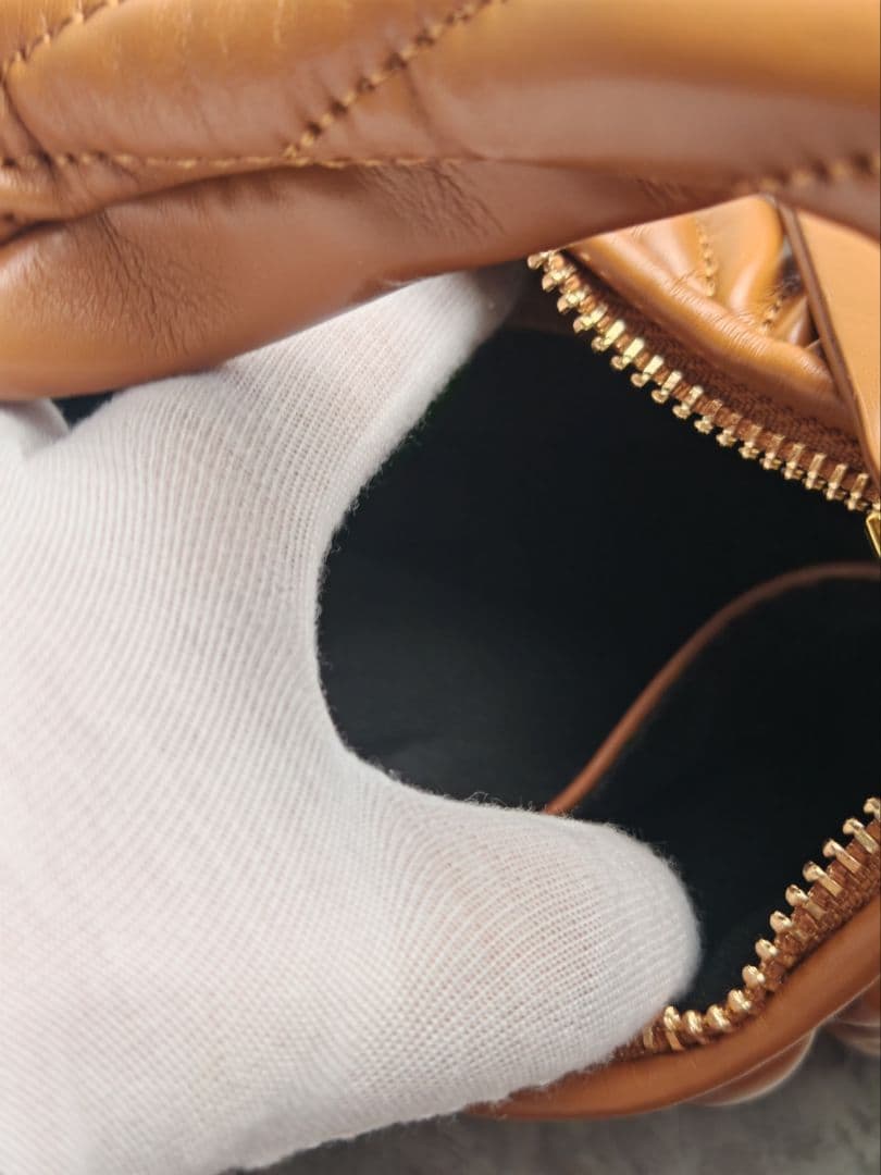 MIUMIU ブラウン レザーギャザーバッグ ロゴ入り 美品