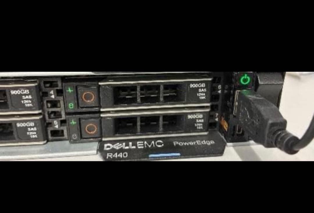 Dell EMC PowerEdge R440 900GB 1Uサーバー