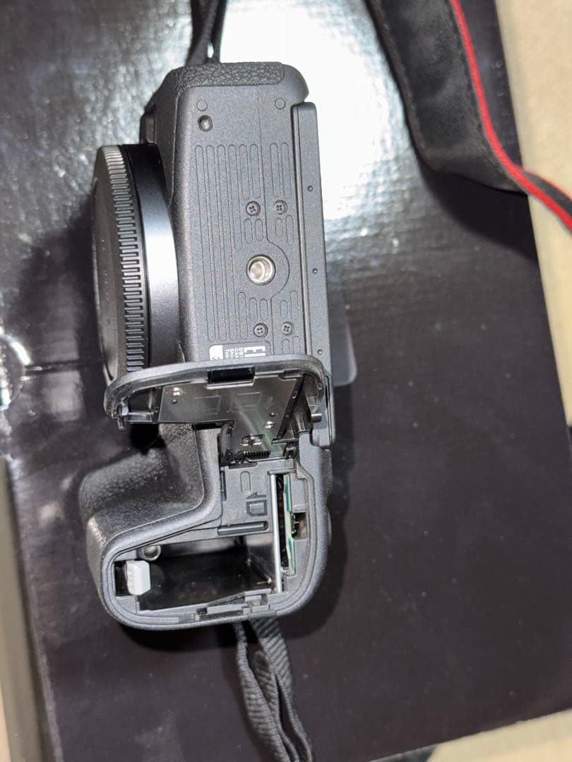 Canon EOS R8 ミラーレス一眼 本体 [美品]