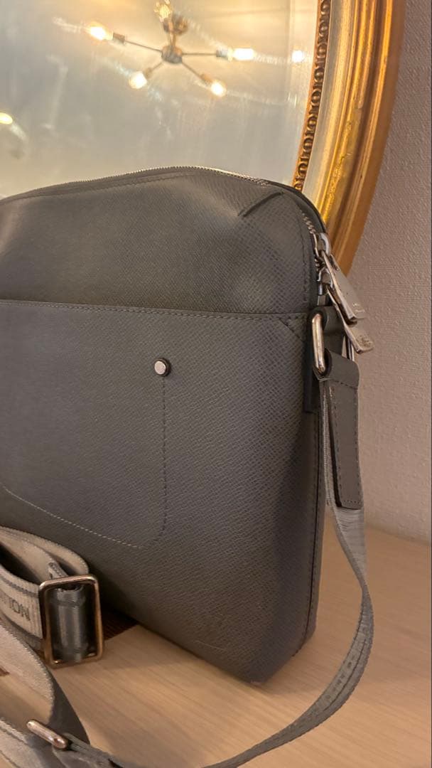 LOUIS VUITTON　値段交渉可　タイガ　グリゴリ メッセンジャーPM