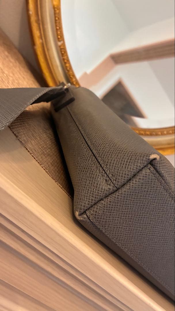 LOUIS VUITTON　値段交渉可　タイガ　グリゴリ メッセンジャーPM