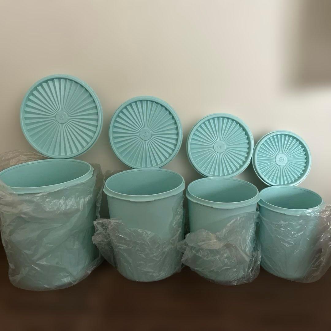 タッパーウエア　密閉保存容器4個セット