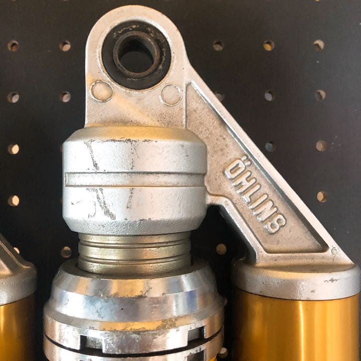 サスペンション　オーリンズ