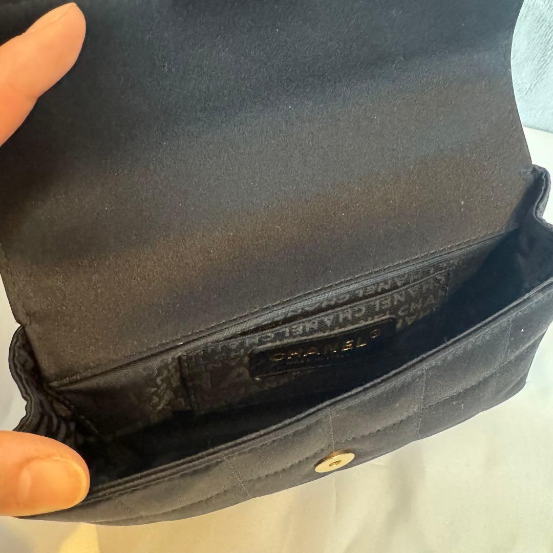 CHANEL ブラック チョコバーショルダーバッグ サテン