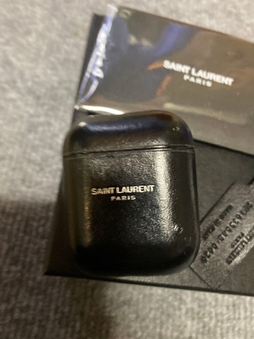 YVES SAINT LAURENT AirPodsケース