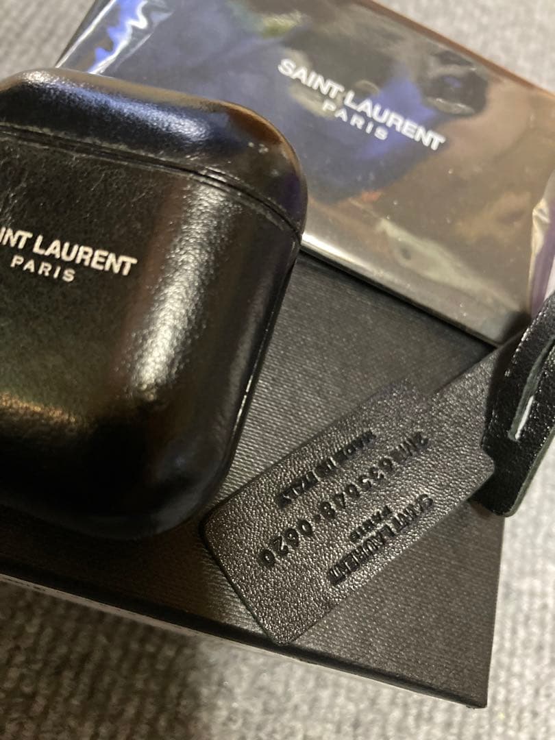 YVES SAINT LAURENT AirPodsケース