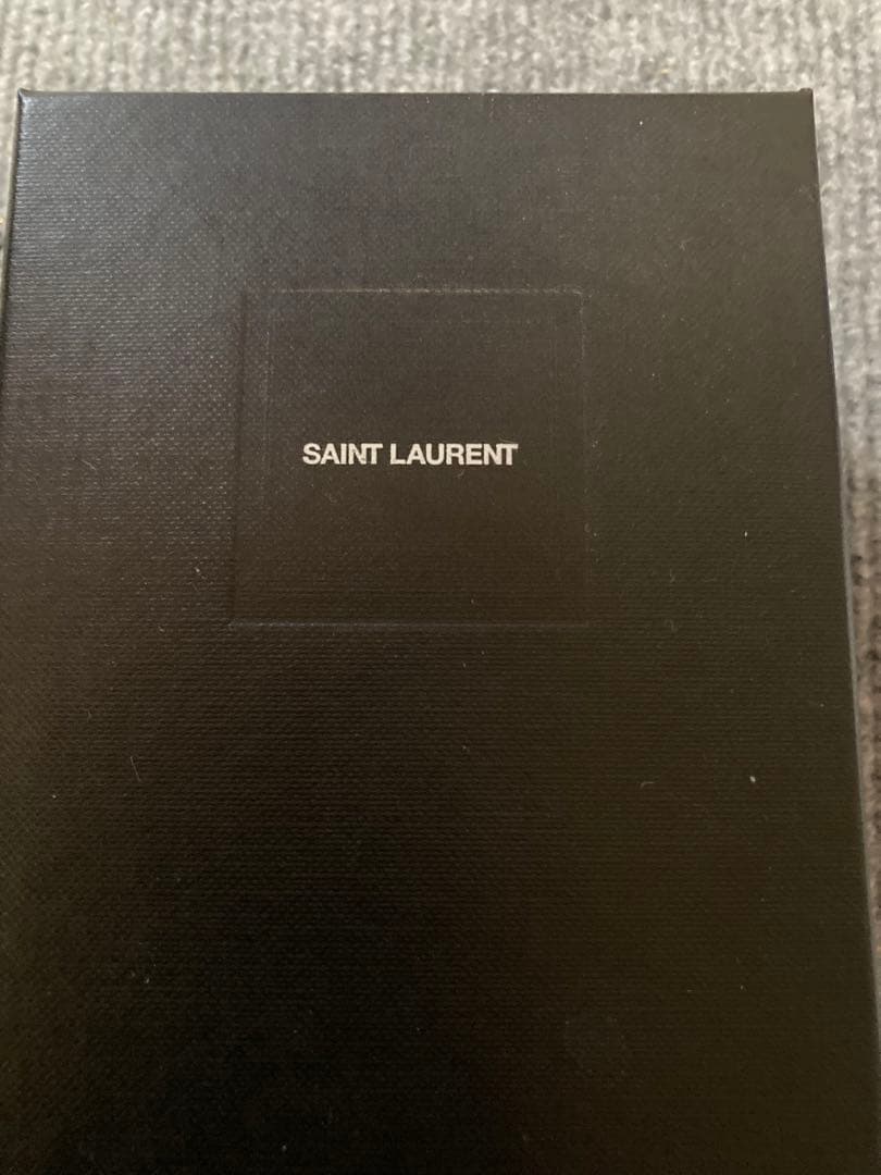 YVES SAINT LAURENT AirPodsケース