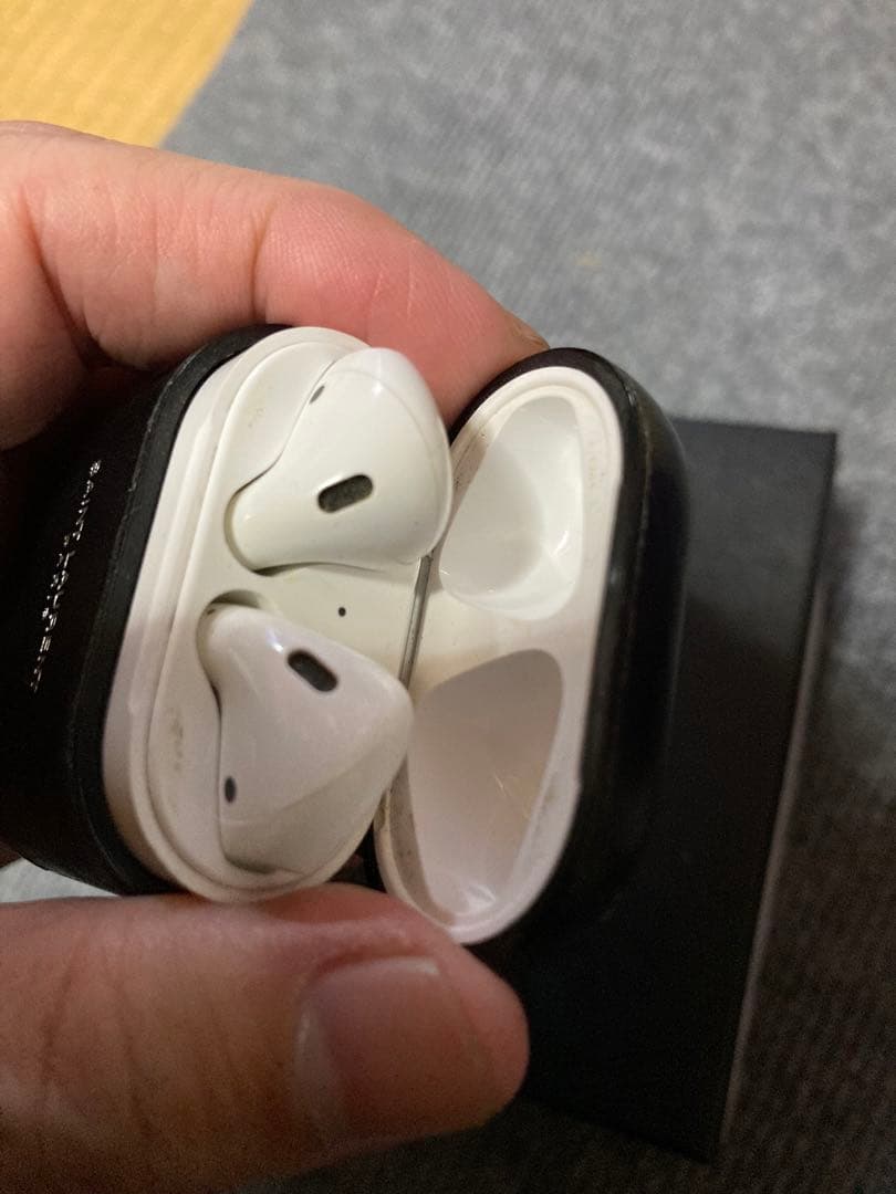 YVES SAINT LAURENT AirPodsケース