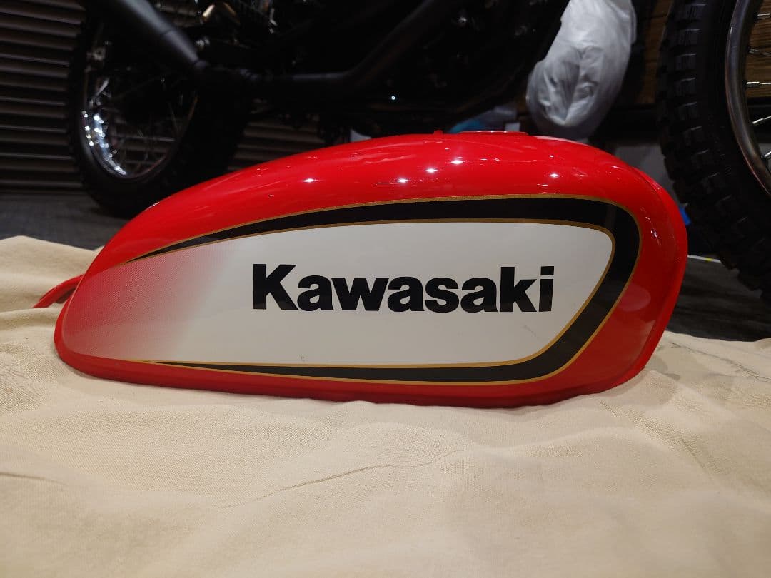 【週末限定！値下げ中】250TR タンク 赤 キャブ車