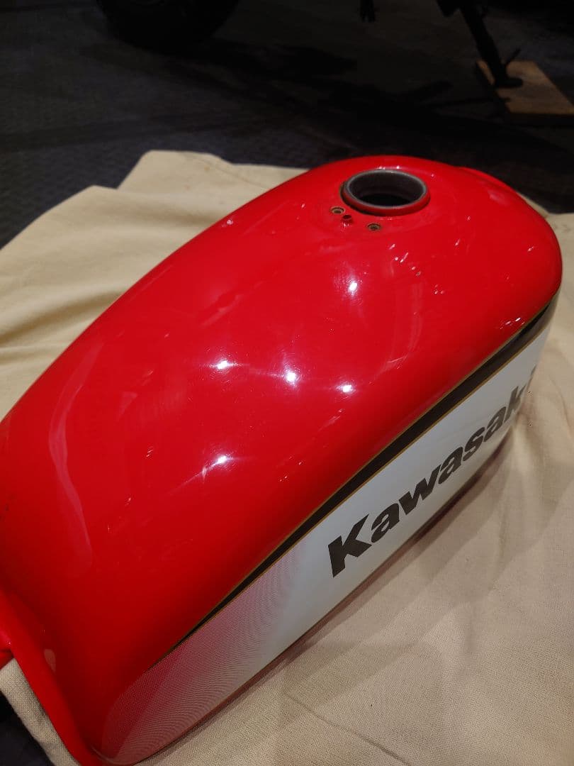 【週末限定！値下げ中】250TR タンク 赤 キャブ車