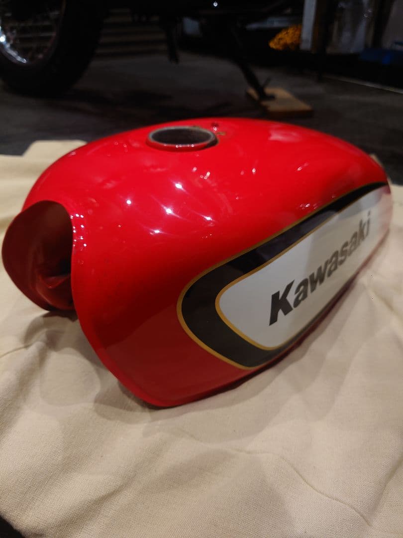 【週末限定！値下げ中】250TR タンク 赤 キャブ車