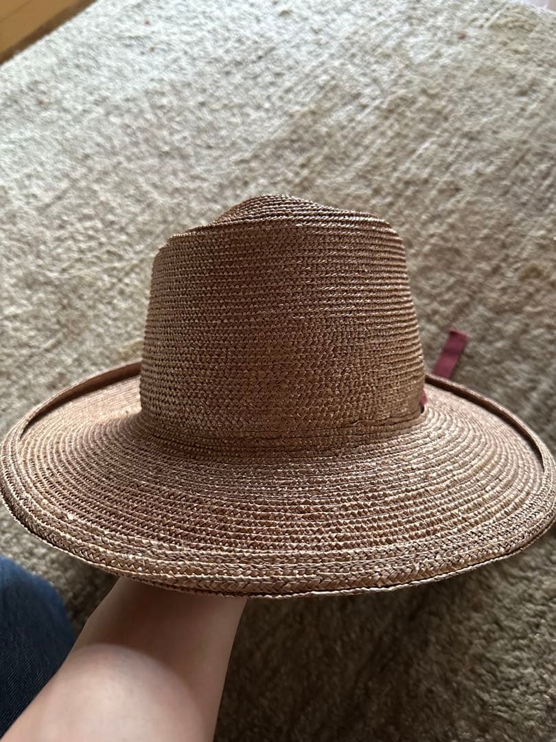 ベージュ ストロー 麦わら帽子 赤いリボン付き　chisaki チサキ