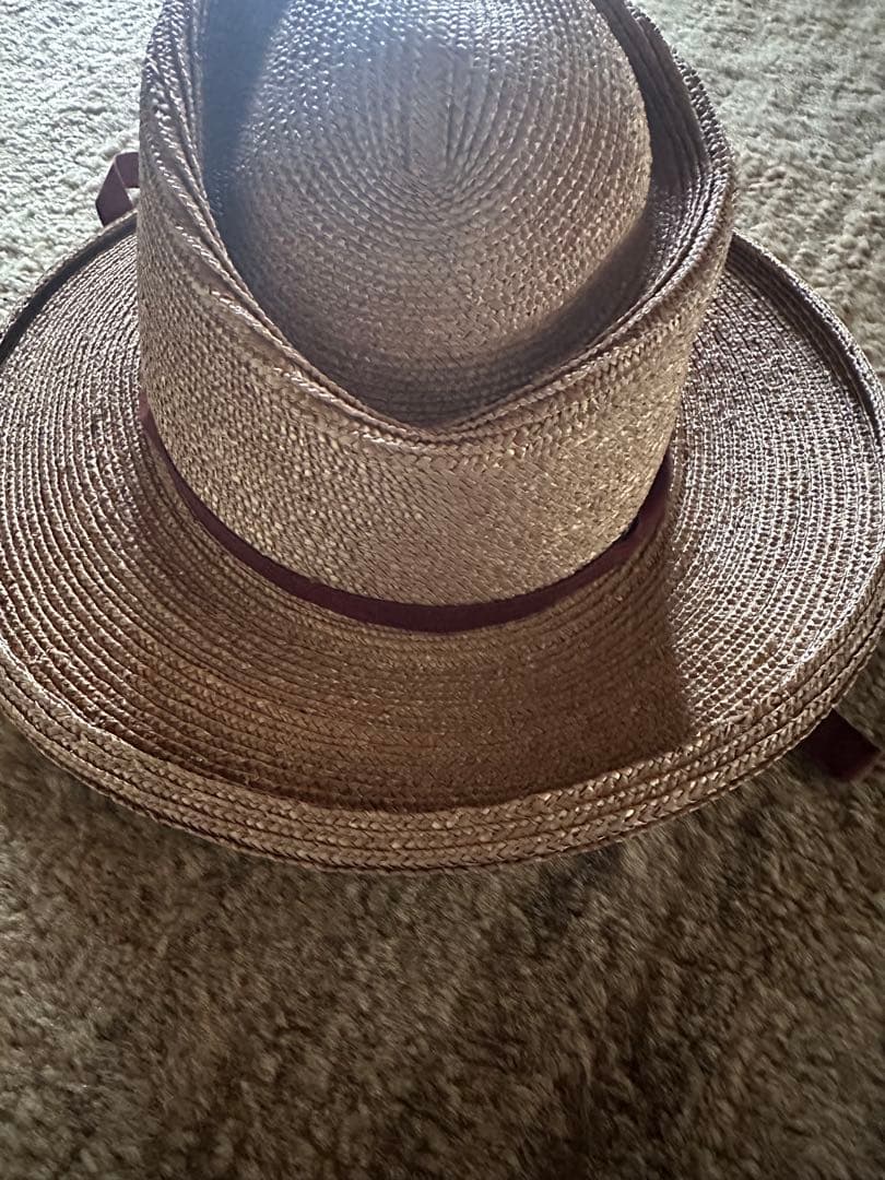 ベージュ ストロー 麦わら帽子 赤いリボン付き　chisaki チサキ