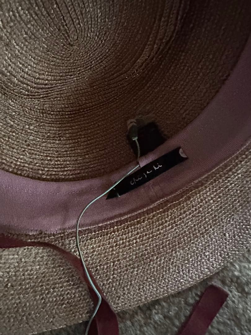 ベージュ ストロー 麦わら帽子 赤いリボン付き　chisaki チサキ