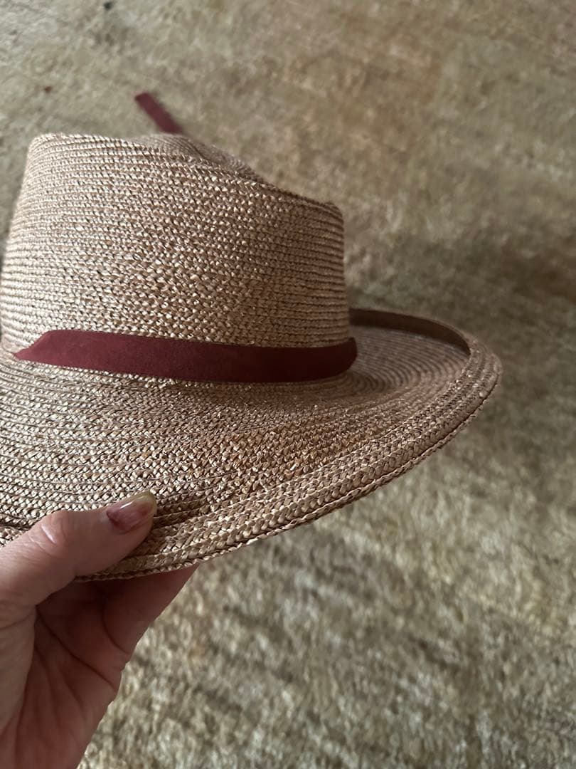 ベージュ ストロー 麦わら帽子 赤いリボン付き　chisaki チサキ