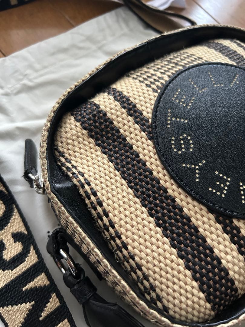 ステラマッカートニー ショルダーバッグ ラフィア風 ストライプ　カメラバッグ