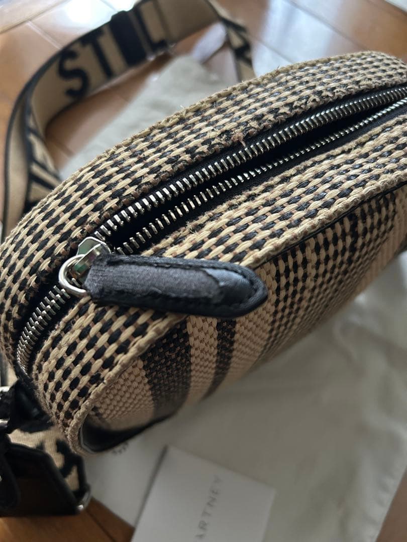 ステラマッカートニー ショルダーバッグ ラフィア風 ストライプ　カメラバッグ