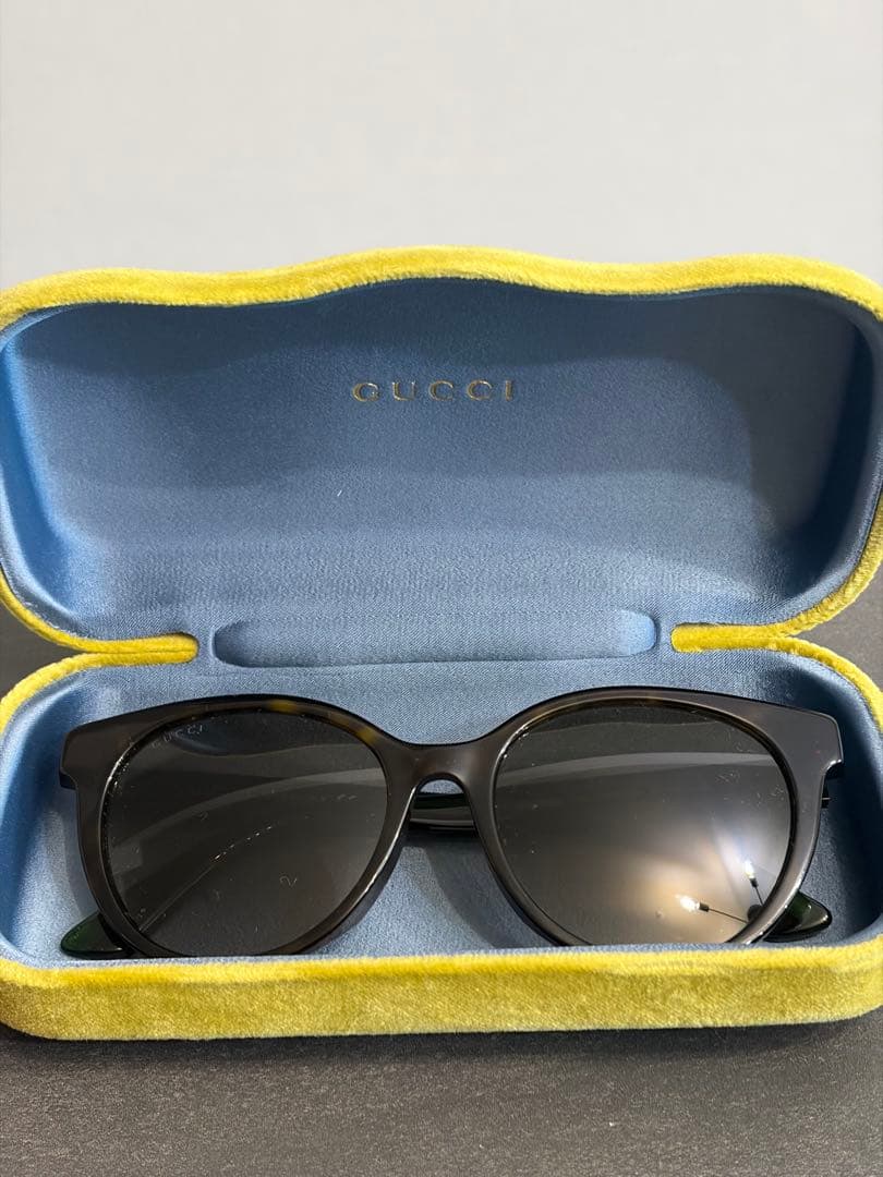 GUCCI キャットアイサングラス