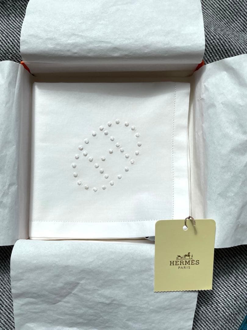 【未使用】HERMESエルメス ハンカチ Hロゴ刺繍　ホワイト　白　コットン