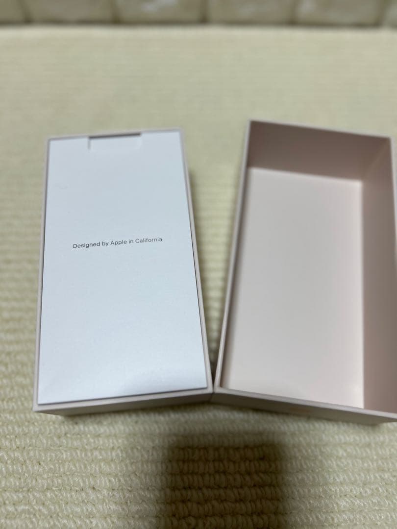 新品未使用Apple iPhone 8 ゴールド 付属品箱欠損なし