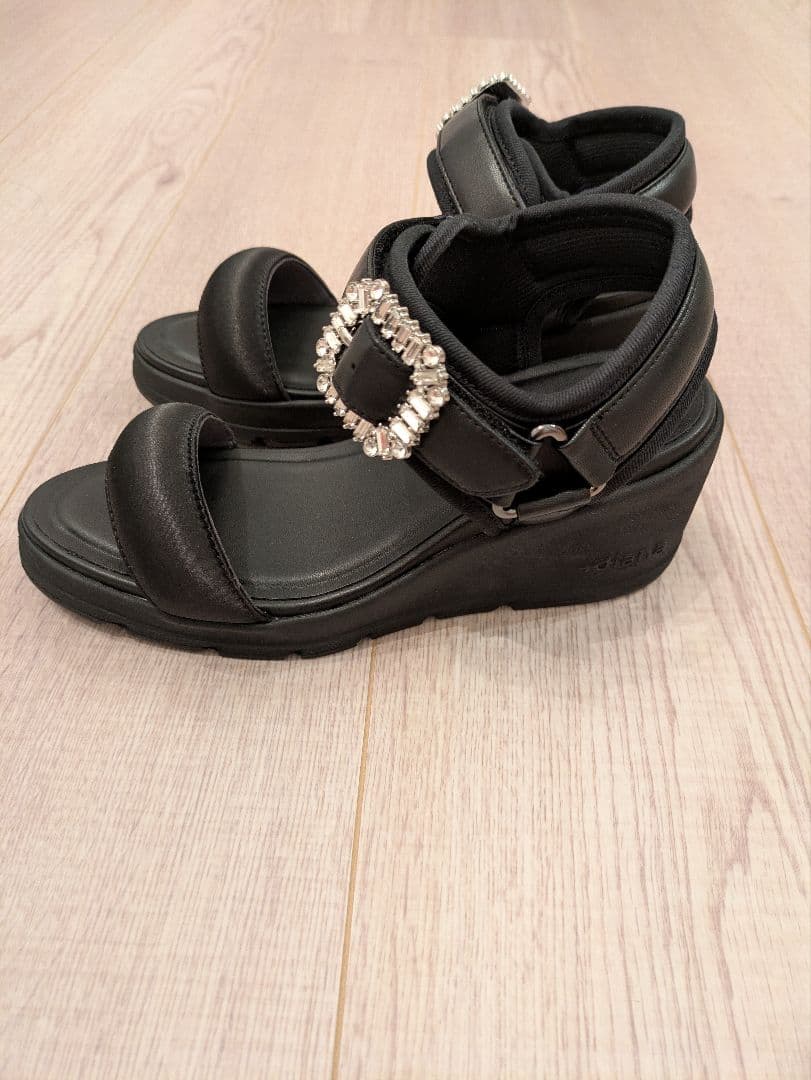 【試着のみ】プラスダイアナ　6cmヒールアップサンダル　ブラック