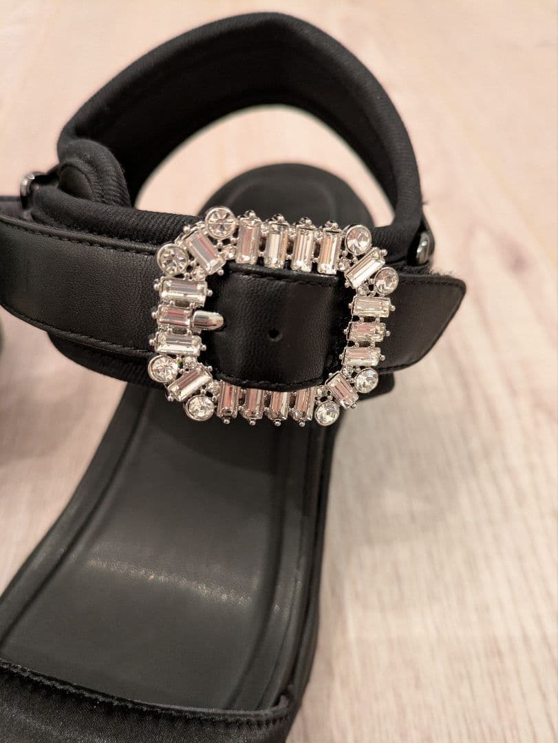 【試着のみ】プラスダイアナ　6cmヒールアップサンダル　ブラック